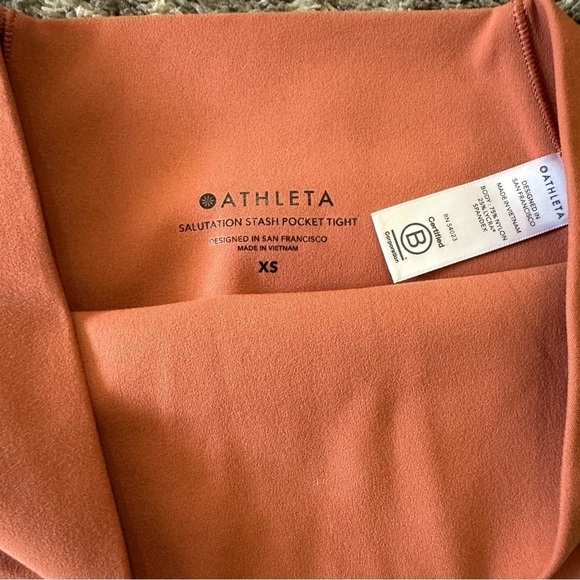 NWT Athleta Salutation Stash Pocket Capri Leggings Powervita Etruscan Red - Picture 6 of 7